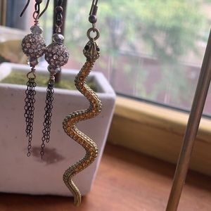 Lot of 4 single+1 silver pair of earrings